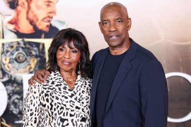 Pauletta Washington ve kocası Denzel Washington, 18 Kasım 2024 'te Hollywood, Los Angeles, Kaliforniya, ABD' de bulunan TCL Çin Tiyatrosu IMAX 'te düzenlenen Paramount Pictures' Gladyatör II 'nin Los Angeles Premiere' ine geldiler..