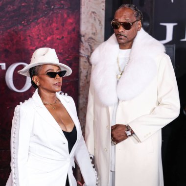 Shante Broadus ve kocası Snoop Dogg (Calvin Broadus Jr.), 18 Kasım 2024 'te Hollywood, Los Angeles, Kaliforniya, ABD' de bulunan TCL Çin Tiyatrosu IMAX 'te düzenlenen Paramount Pictures' Gladyatör II 'nin Los Angeles Premiere' sine geldiler.. 