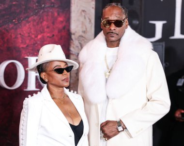 Shante Broadus ve kocası Snoop Dogg (Calvin Broadus Jr.), 18 Kasım 2024 'te Hollywood, Los Angeles, Kaliforniya, ABD' de bulunan TCL Çin Tiyatrosu IMAX 'te düzenlenen Paramount Pictures' Gladyatör II 'nin Los Angeles Premiere' sine geldiler.. 
