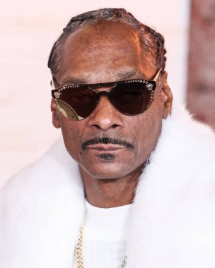 Snoop Dogg (Calvin Broadus Jr.), 18 Kasım 2024 tarihinde Hollywood, Los Angeles, Kaliforniya, ABD 'de bulunan TCL Çin Tiyatrosu IMAX' te düzenlenen Paramount Pictures 'Gladyatör II' nin Los Angeles Premiere 'ine ulaşır..