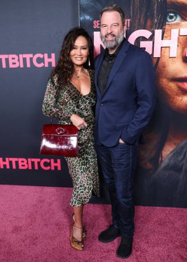 Tia Carrere ve erkek arkadaşı Paul Debevec, 20 Kasım 2024 'te Hollywood, Los Angeles, Kaliforniya' da düzenlenen Sinema Sanatları Akademisi 'nde düzenlenen Searchlight Pictures' Nightbitch 'in Los Angeles galasına geldiler.