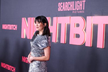 Zoe Chao, 20 Kasım 2024 'te Hollywood, Los Angeles, Kaliforniya, ABD' deki Sinema Sanatları Akademisi - Linwood Dunn Tiyatrosu 'nda düzenlenen Searchlight Pictures' Nightbitch 'in Los Angeles galasına geldi..