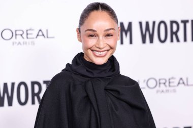 Cara Santana, 21 Kasım 2024 'te Hollywood NeueHouse' da düzenlenen 19. yıllık L 'Oreal Paris Kadınlar Kutlaması' na geldi.. 