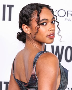 Chandler Kinney, 21 Kasım 2024 'te Hollywood NeueHouse' da düzenlenen 19. yıllık L 'Oreal Paris Kadınlar Kutlaması' na geldi.. 