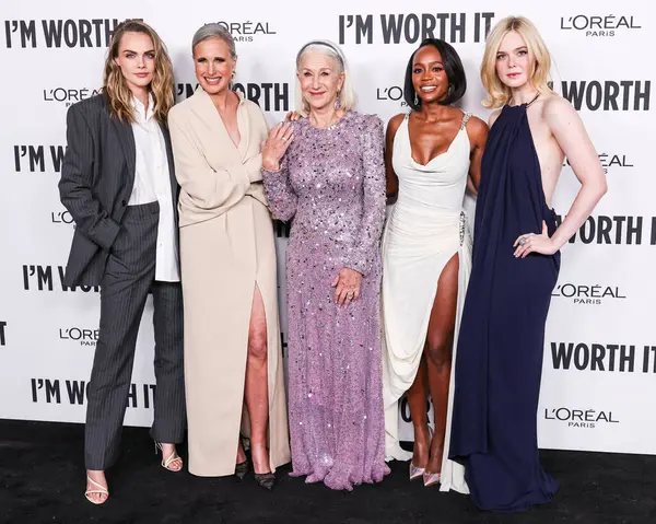 Cara Delevingne, Andie MacDowell, Helen Mirren, Aja Naomi King ve Elle Fanning 21 Kasım 2024 'te Hollywood, Los Angeles, Kaliforniya' da NeueHouse Hollywood 'da düzenlenen 19. yıllık L' Oreal Paris Kadınları kutlamasına geldiler.