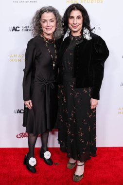 Courtenay Valenti ve Sue Kroll, 6 Aralık 2024 'te Beverly Hilton Oteli' nde düzenlenen 38. Geleneksel Amerikan Sinema Ödülleri 'ne geldiler..