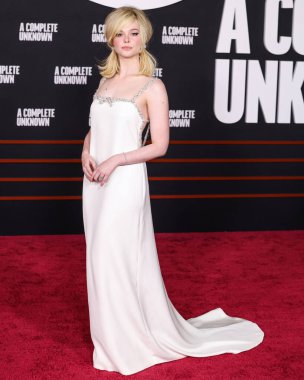 Özel bir Gucci görünümü giyen Elle Fanning, 10 Aralık 2024 'te Hollywood, Los Angeles, Kaliforniya, ABD' deki Dolby Tiyatrosu 'nda düzenlenen' A Complete Unknown 'adlı Searchlight Pictures' ın Los Angeles galasına geldi..