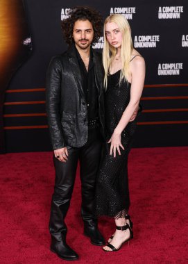 Pozzi ve Chloe Cherry, 10 Aralık 2024 'te Hollywood, Los Angeles, Kaliforniya, ABD' de düzenlenen 