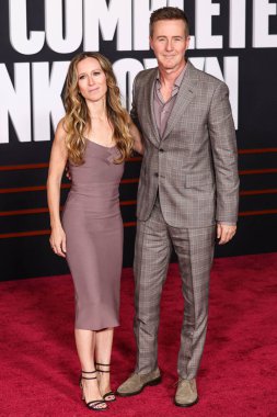 Shauna Robertson ve kocası Edward Norton, 10 Aralık 2024 'te Hollywood, Los Angeles, Kaliforniya, ABD' deki Dolby Tiyatrosu 'nda düzenlenen Searchlight Pictures' A Complete Unknown 'filminin Los Angeles galasına geldiler..