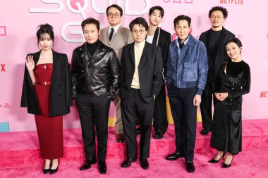 Jo Yu-ri, Lee Byung-hun, Lee Seo-hwan, Hwang Dong-hyuk, Yim Si-wan, Lee Jung-jae, Yang Dong-geun ve Kang Ae-shim Netflix 'in 12 Aralık 2024 tarihinde Los Angeles Şehir Koleji' nde düzenlenen 'Kalamar Oyunu' için Los Angeles Premiere ve Hayran Etkinliği 'ne geldiler.