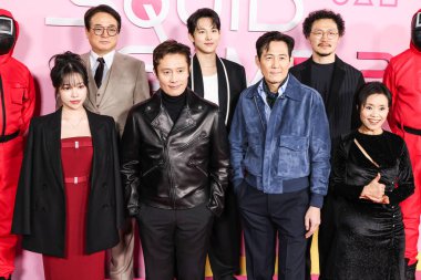 Jo Yu-ri, Lee Seo-hwan, Lee Byung-hun, Yim Si-wan, Lee Jung-jae, Yang Dong-geun ve Kang Ae-shim Netflix 'in 12 Aralık 2024' te Los Angeles City College 'de düzenlenen' Squid Game 'ikinci sezonu için Los Angeles Premiere And Fan Event' e geldiler.