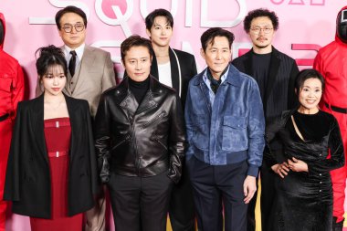 Jo Yu-ri, Lee Seo-hwan, Lee Byung-hun, Yim Si-wan, Lee Jung-jae, Yang Dong-geun ve Kang Ae-shim Netflix 'in 12 Aralık 2024' te Los Angeles City College 'de düzenlenen' Squid Game 'ikinci sezonu için Los Angeles Premiere And Fan Event' e geldiler.