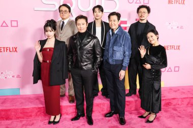 Jo Yu-ri, Lee Seo-hwan, Lee Byung-hun, Yim Si-wan, Lee Jung-jae, Yang Dong-geun ve Kang Ae-shim Netflix 'in 12 Aralık 2024' te Los Angeles City College 'de düzenlenen' Squid Game 'ikinci sezonu için Los Angeles Premiere And Fan Event' e geldiler.