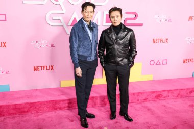 Lee Jung-jae ve Lee Byung-hun, Netflix 'in' Squid Game 'sezonu için Los Angeles City College' de 12 Aralık 2024 'te Los Angeles, Kaliforniya, ABD' de düzenlenen Los Angeles Premiere And Fan Organent 'e geldiler.. 