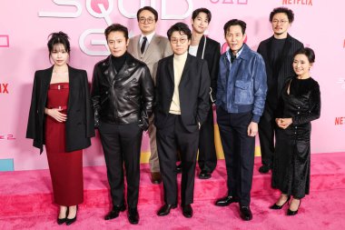 Jo Yu-ri, Lee Byung-hun, Lee Seo-hwan, Hwang Dong-hyuk, Yim Si-wan, Lee Jung-jae, Yang Dong-geun ve Kang Ae-shim Netflix 'in 12 Aralık 2024 tarihinde Los Angeles Şehir Koleji' nde düzenlenen 'Kalamar Oyunu' için Los Angeles Premiere ve Hayran Etkinliği 'ne geldiler.