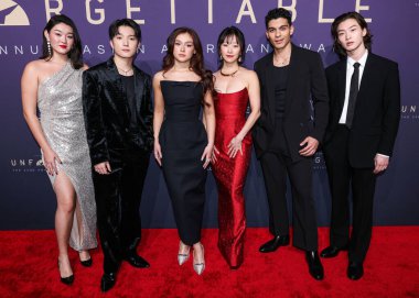 Audrey Huynh, Choi Min-young, Anna Cathcart, Gia Kim, Anthony Keyvan, Sang Heon Lee 14 Aralık 2024 'te Beverly Hilton Hotel' de düzenlenen 22. Unutulmaz Asya Amerikan Ödülleri 'ne geldiler..
