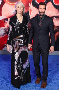 Alexandra Grant ve erkek arkadaşı Keanu Reeves, 16 Aralık 2024 'te Hollywood, Los Angeles, Kaliforniya, ABD' de bulunan TCL Çin Tiyatrosu IMAX 'te düzenlenen Paramount Pictures' ın Sonic The Hedgehog 3 filminin Los Angeles galasına geldiler.. 
