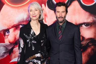 Alexandra Grant ve erkek arkadaşı Keanu Reeves, 16 Aralık 2024 'te Hollywood, Los Angeles, Kaliforniya, ABD' de bulunan TCL Çin Tiyatrosu IMAX 'te düzenlenen Paramount Pictures' ın Sonic The Hedgehog 3 filminin Los Angeles galasına geldiler.. 