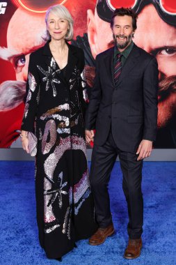 Alexandra Grant ve erkek arkadaşı Keanu Reeves, 16 Aralık 2024 'te Hollywood, Los Angeles, Kaliforniya, ABD' de bulunan TCL Çin Tiyatrosu IMAX 'te düzenlenen Paramount Pictures' ın Sonic The Hedgehog 3 filminin Los Angeles galasına geldiler.. 