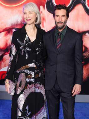 Alexandra Grant ve erkek arkadaşı Keanu Reeves, 16 Aralık 2024 'te Hollywood, Los Angeles, Kaliforniya, ABD' de bulunan TCL Çin Tiyatrosu IMAX 'te düzenlenen Paramount Pictures' ın Sonic The Hedgehog 3 filminin Los Angeles galasına geldiler.. 
