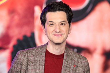 Ben Schwartz, 16 Aralık 2024 'te Hollywood, Los Angeles, Kaliforniya, ABD' deki TCL Çin Tiyatrosu IMAX 'te düzenlenen Paramount Pictures' ın Sonic The Hedgehog 3 'ün Los Angeles galasına geldi.. 