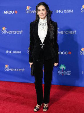 Demi Moore 3 Ocak 2025 'te Palm Springs Kongre Merkezi' nde düzenlenen 36. Palm Springs Uluslararası Film Festivali Ödülleri 'ne geldi..