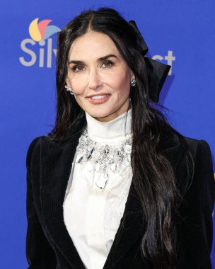 Demi Moore 3 Ocak 2025 'te Palm Springs Kongre Merkezi' nde düzenlenen 36. Palm Springs Uluslararası Film Festivali Ödülleri 'ne geldi..