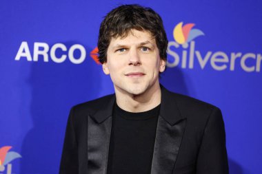 Jesse Eisenberg, 3 Ocak 2025 'te Palm Springs Kongre Merkezi' nde düzenlenen 36. Palm Springs Uluslararası Film Festivali Ödülleri 'ne geldi..