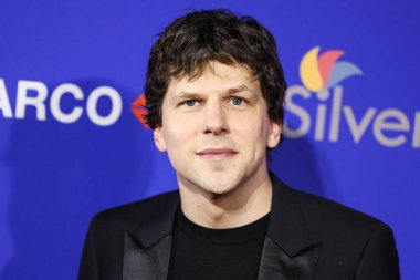 Jesse Eisenberg, 3 Ocak 2025 'te Palm Springs Kongre Merkezi' nde düzenlenen 36. Palm Springs Uluslararası Film Festivali Ödülleri 'ne geldi..