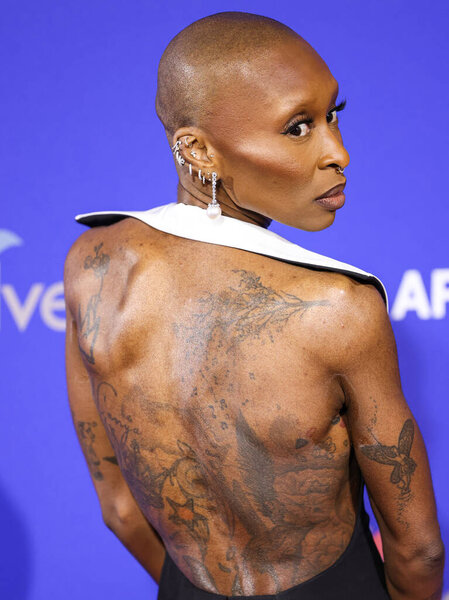 Синтия Эриво прибыла на 36-й ежегодный кинофестиваль Palm Springs International Film Festival Film Awards 2025 в Palm Springs Convention Center 3 января 2025 года в Палм-Спрингс, округ Риверсайд, Калифорния, США.