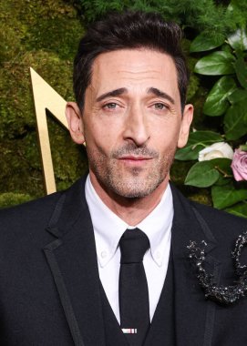 Thom Browne 'u giyen Adrien Brody, 5 Ocak 2025' te Beverly Hilton Oteli 'nde düzenlenen 82.. 