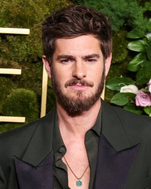 Gucci giyen Andrew Garfield, 5 Ocak 2025 'te Beverly Hilton Oteli' nde düzenlenen 82. Geleneksel Altın Küre Ödülleri 'ne geliyor.
