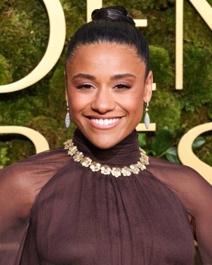 Oscar de la Renta giyen Ariana DeBose, 5 Ocak 2025 'te Beverly Hilton Oteli' nde düzenlenen 82.. 