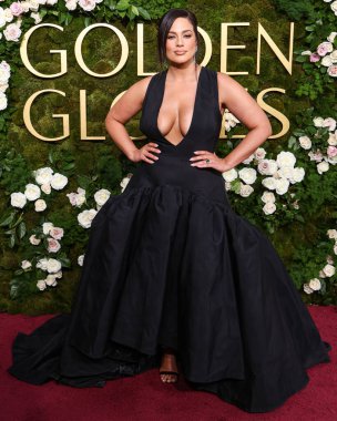 Ashley Graham 'ın özel bir Bach Mai elbisesi, Gianvito Rossi ayakkabıları ve Jared mücevherleri 5 Ocak 2025' te Beverly Hills, Los Angeles, Kaliforniya 'da düzenlenen 82.. 