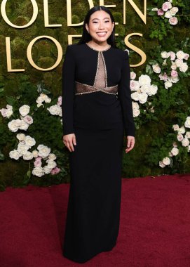 Jenny Packham 'ı giyen Awkwafina, 5 Ocak 2025' te Beverly Hilton Oteli 'nde düzenlenen 82.. 