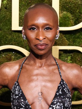 FoundRae küpeli özel Louis Vuitton marka Cynthia Erivo, 5 Ocak 2025 'te Beverly Hills, Los Angeles, Kaliforniya, ABD' de düzenlenen 82.. 