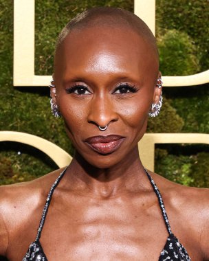 FoundRae küpeli özel Louis Vuitton marka Cynthia Erivo, 5 Ocak 2025 'te Beverly Hills, Los Angeles, Kaliforniya, ABD' de düzenlenen 82.. 