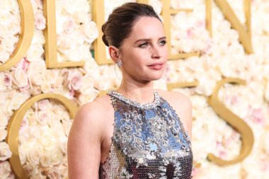Chopard mücevherleriyle Prada giyen Felicity Jones, 5 Ocak 2025 'te Beverly Hilton Oteli' nde düzenlenen 82. Altın Küre Ödülleri 'ne geldi.. 