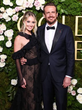 Kayla Radomski ve Jason Segel, 5 Ocak 2025 'te Beverly Hilton Oteli' nde düzenlenen 82..