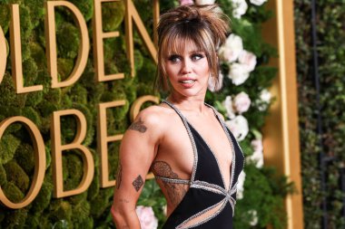 Celine ve Da Beers mücevherlerini takan Miley Cyrus, 5 Ocak 2025 'te Beverly Hilton Oteli' nde düzenlenen 82..
