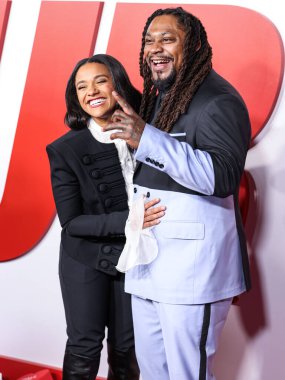 Ariana DeBose ve Marshawn Lynch, 3 Şubat 2025 'te Hollywood, Los Angeles, Kaliforniya, ABD' de bulunan TCL Çin Tiyatrosu IMAX 'te düzenlenen Universal Pictures' Love Hurts 'ın Los Angeles galasına geldiler..        