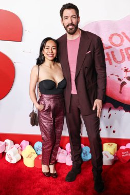 Linda Phan ve Drew Scott, 3 Şubat 2025 'te Hollywood, Los Angeles, Kaliforniya, ABD' de bulunan TCL Çin Tiyatrosu IMAX 'te düzenlenen Universal Pictures' Love Hurts 'ün Los Angeles galasına geldiler.. 