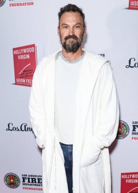 Brian Austin Green Los Angeles Magazine Sunar: 5 Şubat 2025 'te Abbey Food and Bar' da düzenlenen Los Angeles İtfaiye Teşkilatı yararına 'Hollywood Virgin' için Kitap Başlatma Partisi
