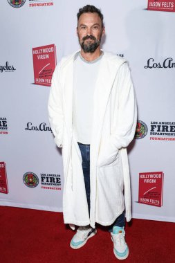 Brian Austin Green Los Angeles Magazine Sunar: 5 Şubat 2025 'te Abbey Food and Bar' da düzenlenen Los Angeles İtfaiye Teşkilatı yararına 'Hollywood Virgin' için Kitap Başlatma Partisi