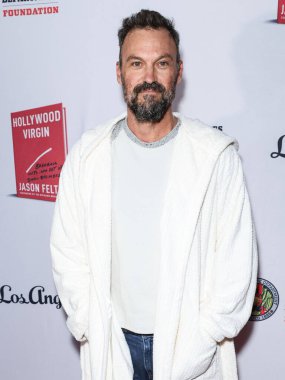 Brian Austin Green Los Angeles Magazine Sunar: 5 Şubat 2025 'te Abbey Food and Bar' da düzenlenen Los Angeles İtfaiye Teşkilatı yararına 'Hollywood Virgin' için Kitap Başlatma Partisi