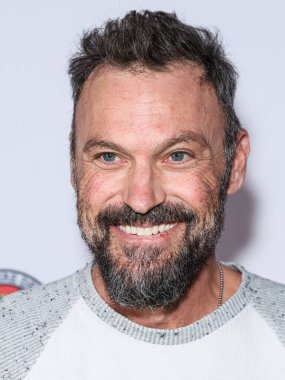 Brian Austin Green Los Angeles Magazine Sunar: 5 Şubat 2025 'te Abbey Food and Bar' da düzenlenen Los Angeles İtfaiye Teşkilatı yararına 'Hollywood Virgin' için Kitap Başlatma Partisi