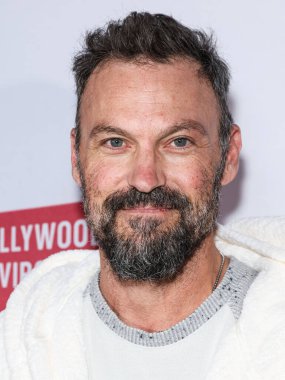 Brian Austin Green Los Angeles Magazine Sunar: 5 Şubat 2025 'te Abbey Food and Bar' da düzenlenen Los Angeles İtfaiye Teşkilatı yararına 'Hollywood Virgin' için Kitap Başlatma Partisi