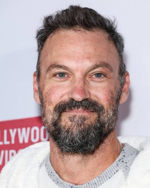 Brian Austin Green Los Angeles Magazine Sunar: 5 Şubat 2025 'te Abbey Food and Bar' da düzenlenen Los Angeles İtfaiye Teşkilatı yararına 'Hollywood Virgin' için Kitap Başlatma Partisi