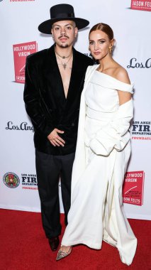 Evan Ross, Ashlee Simpson Ross Los Angeles Magazine Sunar: 5 Şubat 2025 'te Batı Hollywood, LA, CA, ABD' de The Abbey Food and Bar 'da düzenlenen Los Angeles İtfaiye Teşkilatı yararına' Hollywood Virgin 'için Kitap Başlatma Partisi.