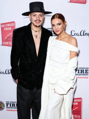 Evan Ross, Ashlee Simpson Ross Los Angeles Magazine Sunar: 5 Şubat 2025 'te Batı Hollywood, LA, CA, ABD' de The Abbey Food and Bar 'da düzenlenen Los Angeles İtfaiye Teşkilatı yararına' Hollywood Virgin 'için Kitap Başlatma Partisi.